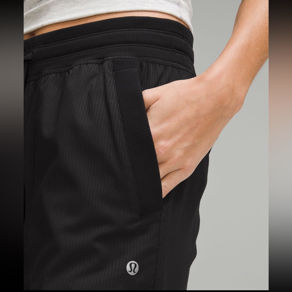 Lululemon Dance Studio Cargo Jogger Black M NWT - Picture 3 of 9